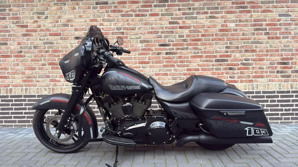 Harley-Davidson Street Glide (2014) — foto 1