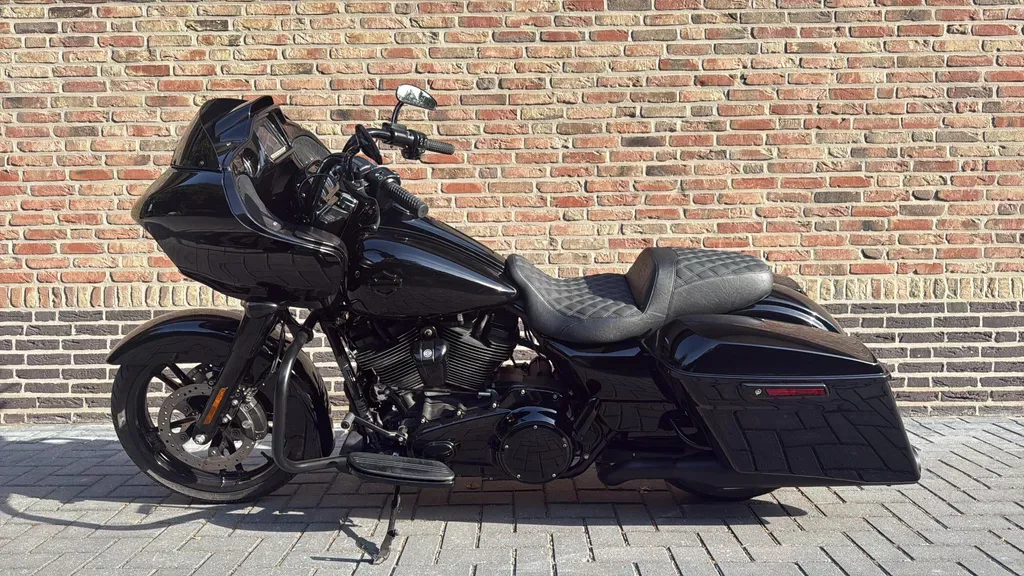 Harley-Davidson Road Glide (2020) — foto 1