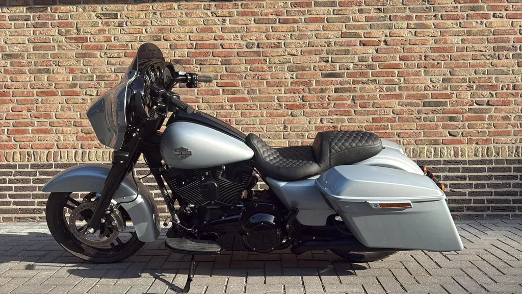 Harley-Davidson Street Glide 103 (2016) — foto 1