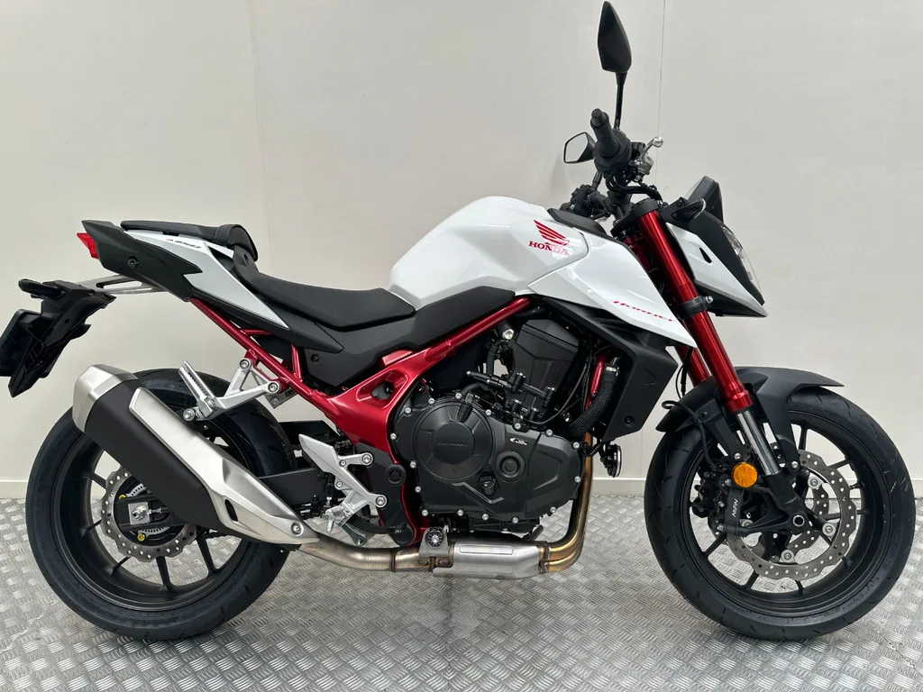 Honda CB750A Hornet (2024) — foto 1