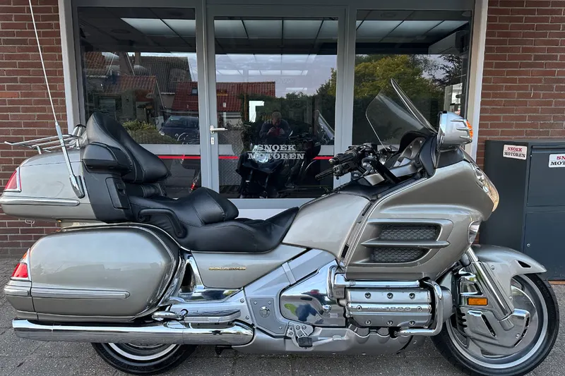 Honda GL1800 Neem contact met ons op of kom langs om hem te (2002)