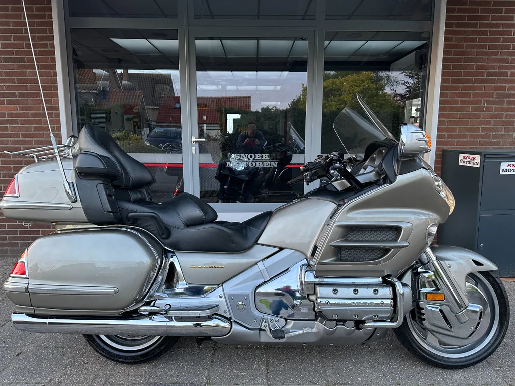 Honda GL1800 Neem contact met ons op of kom langs om hem te (2002) — foto 1
