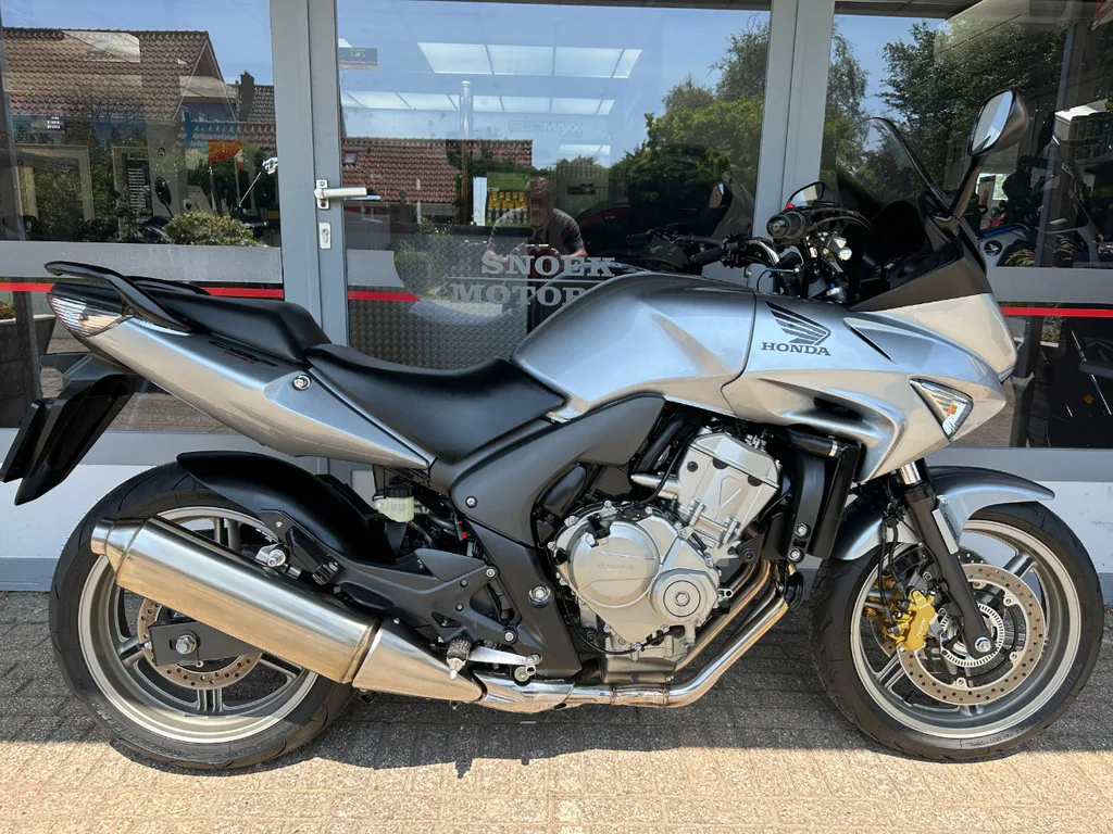 Honda CBF600SA Neem contact met ons op of kom langs om hem te (2008) — foto 1