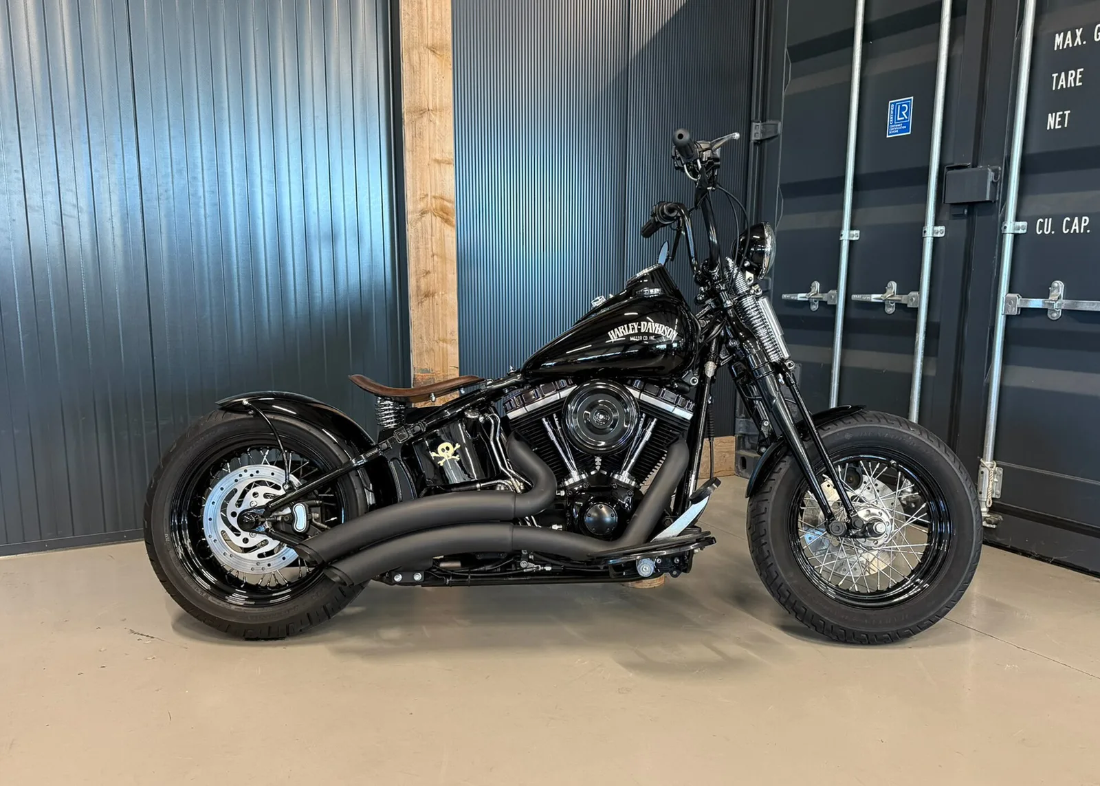 Harley-Davidson Crossbone FLSTSB 'Vivid Voltage' Custom (2010) — foto 1