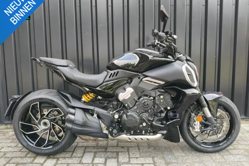 Ducati Diavel V4 (2023)