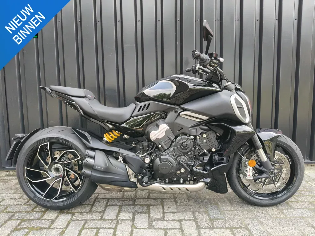 Ducati Diavel V4 (2023) — foto 1