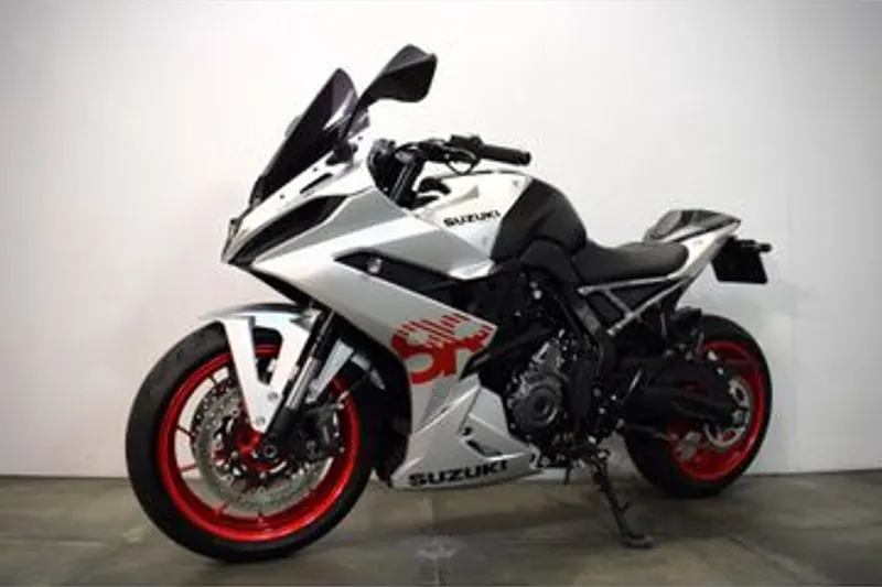Suzuki GSX-8R (2024)