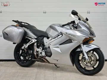 Honda VFR 800F V TEC (2004) — foto 1