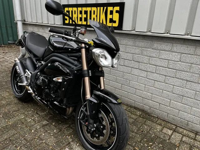 Triumph Speed Triple (2017) — foto 1