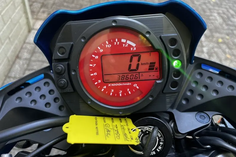 Kawasaki Z750 (2004)