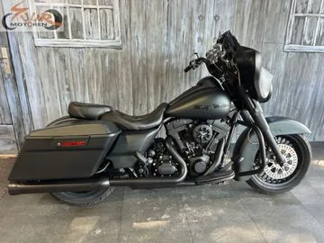 Harley-Davidson Street Glide (2011) — foto 1