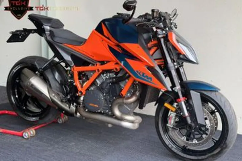 KTM 1290 SuperDuke R (2021)