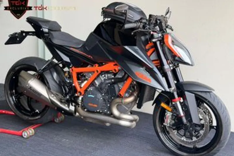 KTM 1290 SuperDuke R (2022)