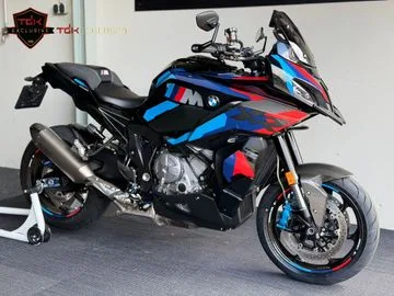 BMW M 1000 XR (2025) — foto 1