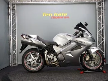 Honda VFR 800 Vtec (2006) — foto 1