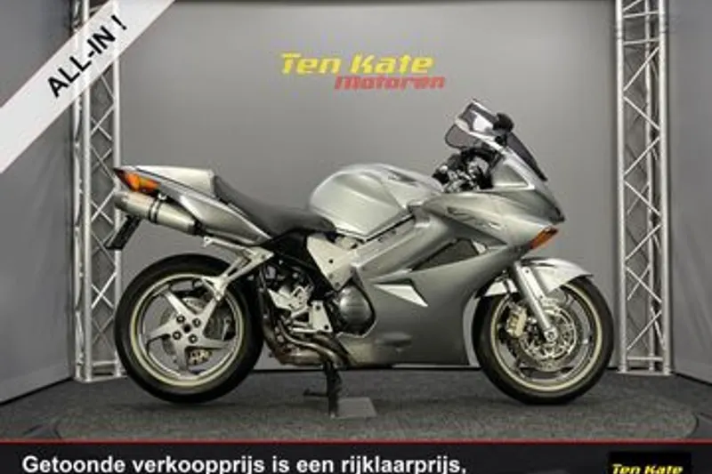 Honda VFR 800F V TEC (2005)