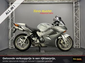 Honda VFR 800F V TEC (2005) — foto 1