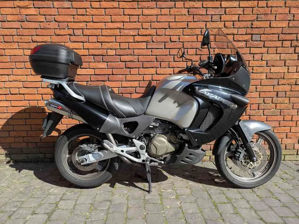 Honda XL 1000 V (2001) — foto 1