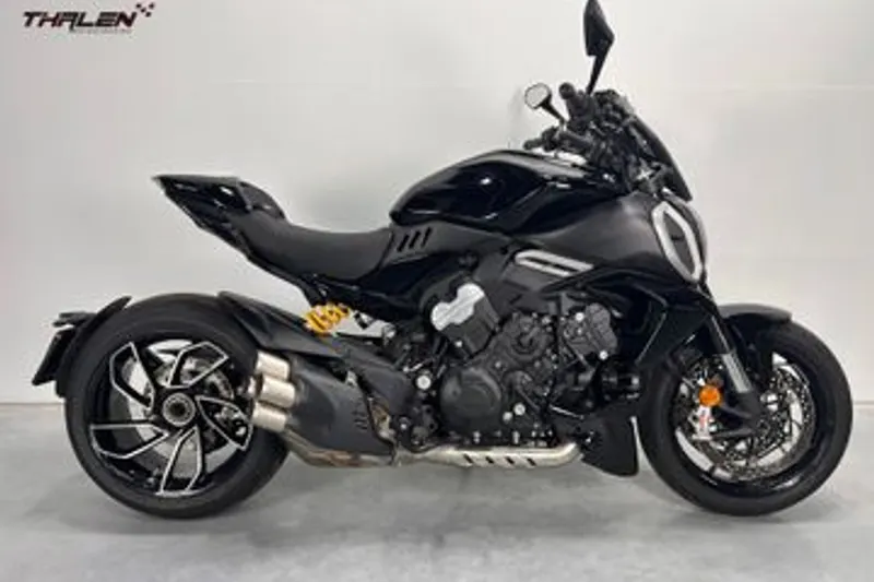 Ducati Diavel V4 (2023)