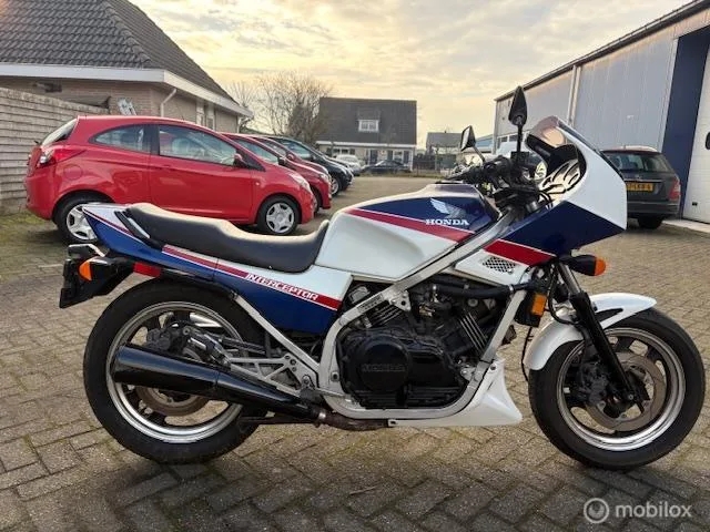 Honda VFR 750 F (1988) — foto 1