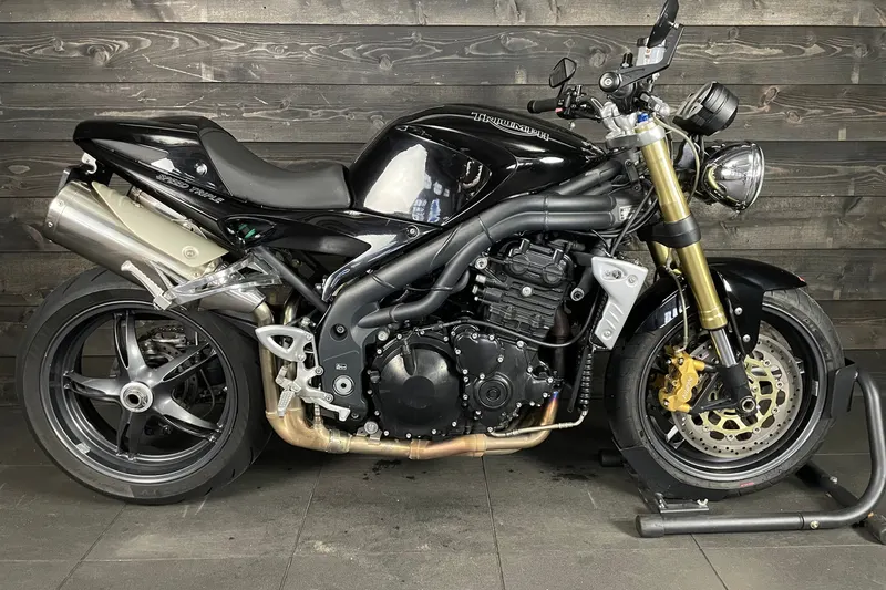 Triumph SPEED TRIPLE 1050 (2005)