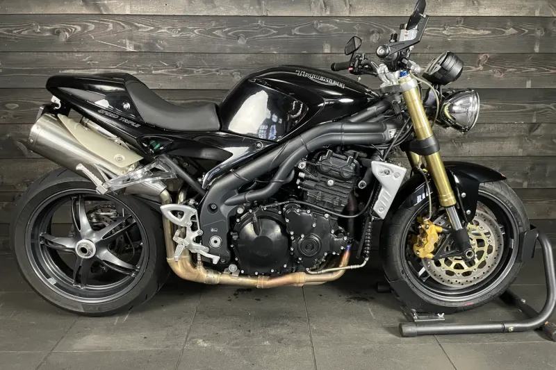 Triumph SPEED TRIPLE 1050 (2005)