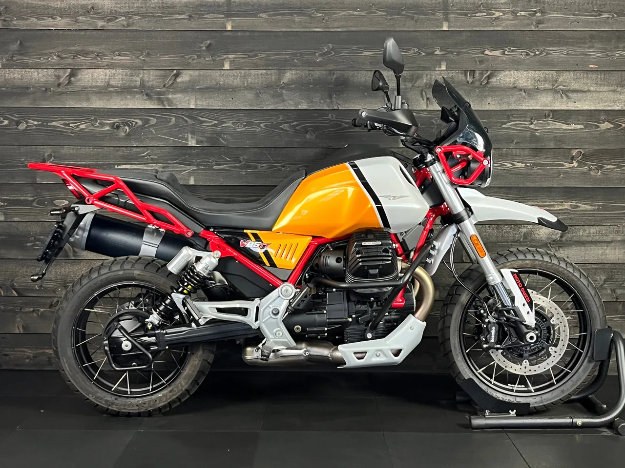 Moto Guzzi V85 TT (2021) — foto 1