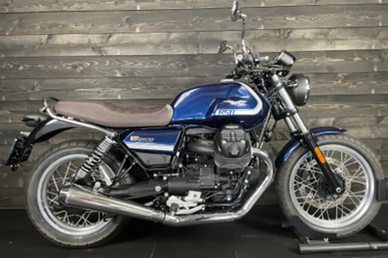 Moto Guzzi V7 (2022)