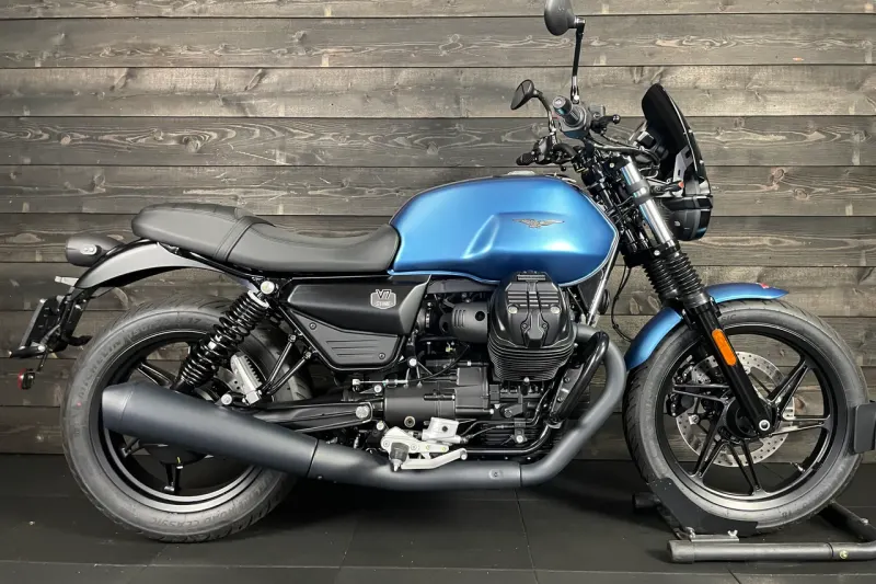 Moto Guzzi V7 Stone (2025)