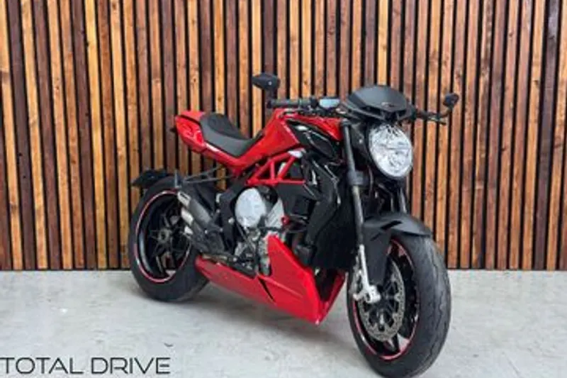 MV AGUSTA BRUTALE 800 (2015)