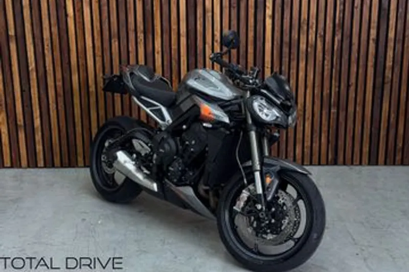 TRIUMPH STREET TRIPLE 765 RS (2023)