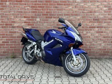 Honda VFR 800 (2005) — foto 1
