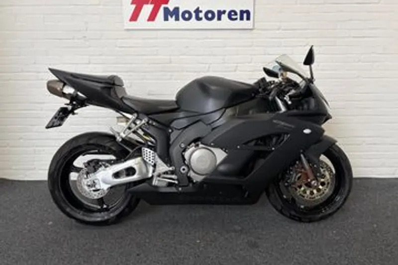 Honda CBR 1000 RR Fireblade (2004)