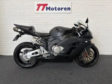 Honda CBR 1000 RR Fireblade (2004) — foto 1