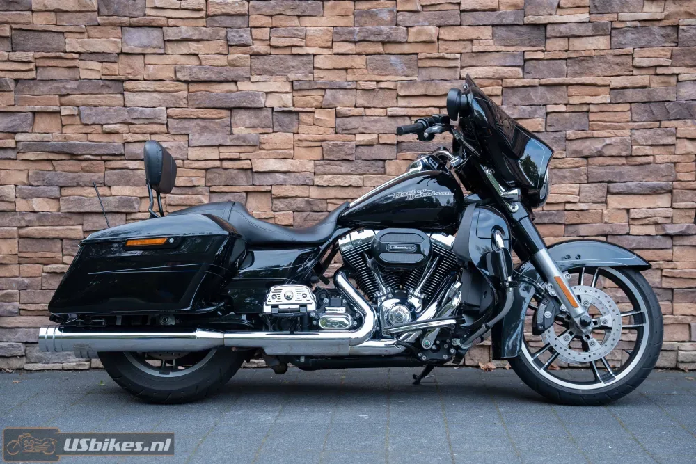Harley-Davidson Street Glide (2016) — foto 1
