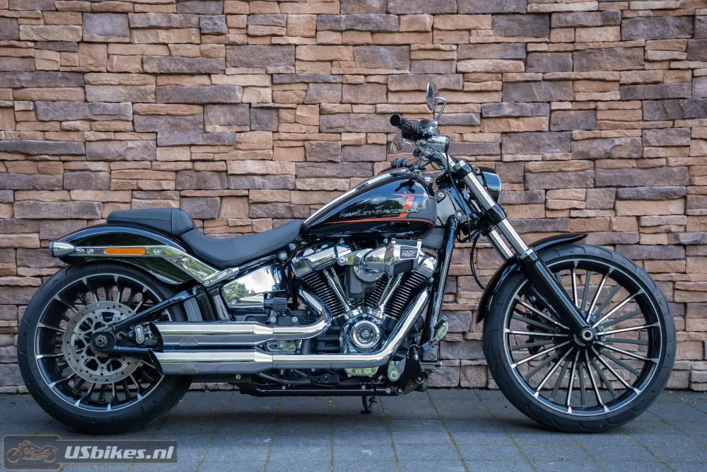 Harley-Davidson Fxbr Breakout Softail 117 M8 FXBR (2023) — foto 1