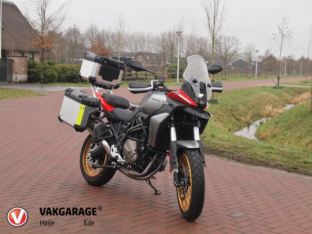 QJ Motor SRT 700 SX Touring (2025) — foto 1