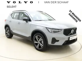 Volvo XC40 B4 211pk Plus Dark / Elektr. stoelen / H&K audio / Trekhaak / Stoel/- en stuurverwarming / Adapt. Cruise / BLIS / Elektr. Achterklep / PDC + CAM /