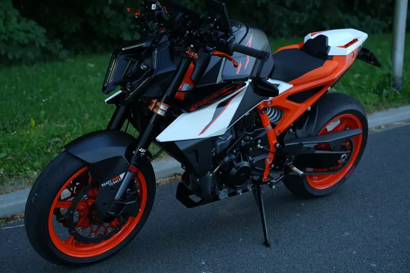 KTM 990 Duke R (2026)
