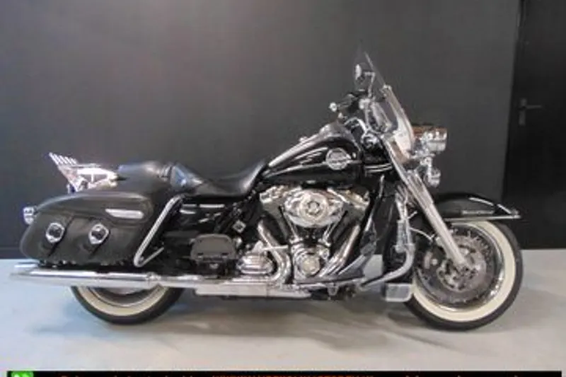 HARLEY-DAVIDSON ROAD KING CLASSIC FLHRC (2009)