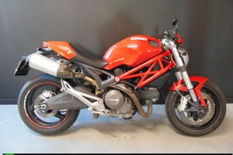DUCATI M 696 (2008)