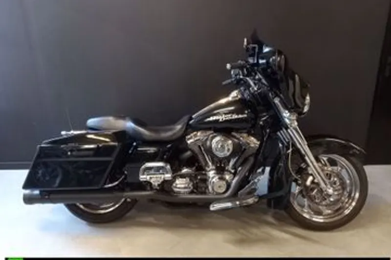 HARLEY-DAVIDSON STREET GLIDE FLHXI (2006)