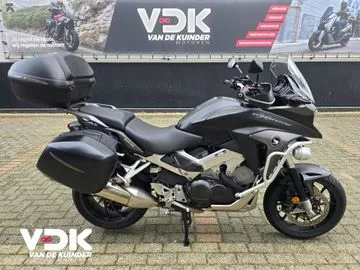 Honda VFR 800 X Crossrunner (2015) — foto 1