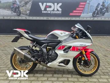 Yamaha YZF-R7 (2022) — foto 1