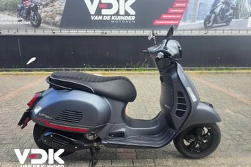 Vespa GTS 300 (2021)