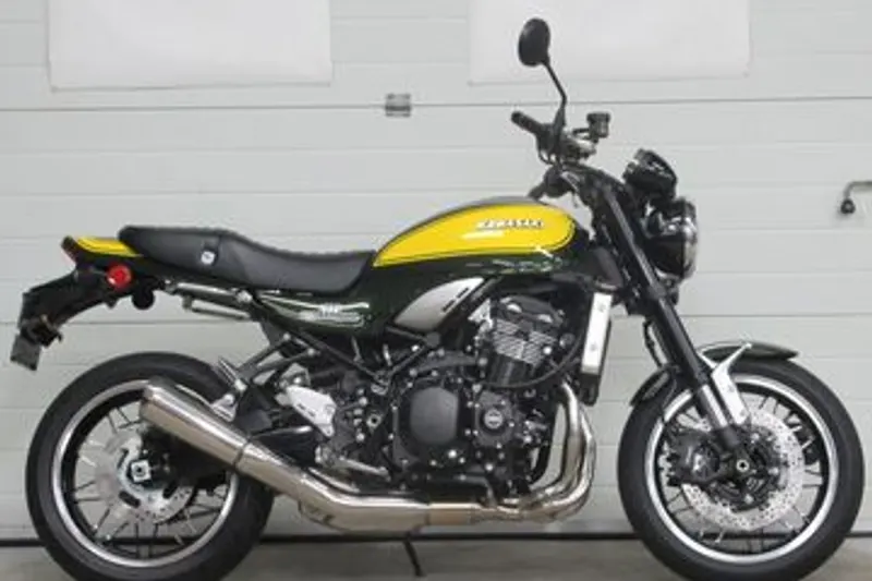 Kawasaki Z900RS (2024)