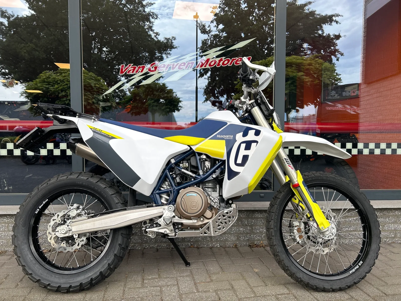 Husqvarna 701 Enduro (2020) — foto 1