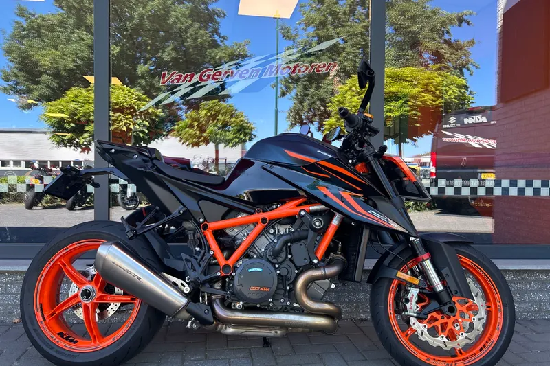 KTM 1290 SuperDuke R (2024)
