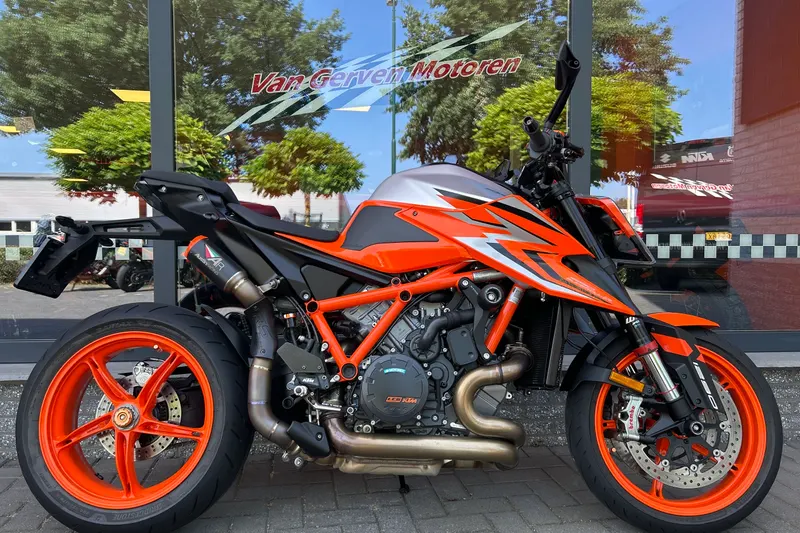 KTM 1290 SuperDuke R (2023)