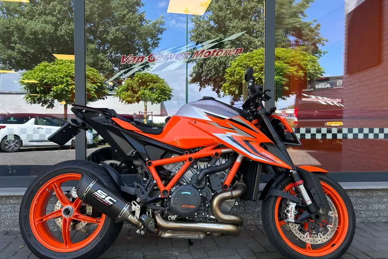 KTM 1290 SuperDuke R (2023)